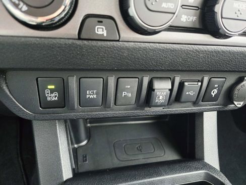 Used 2020 Toyota Tacoma TRD Off-Road w/ TRD Premium Off Road Package image 36