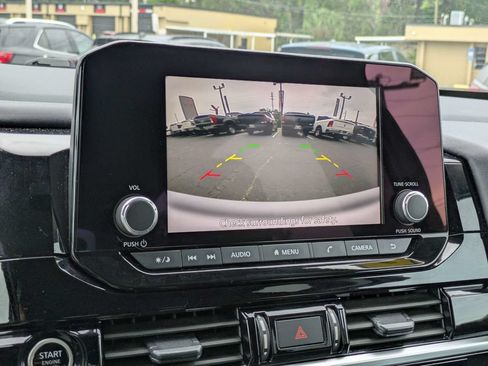 Used 2024 Nissan Pathfinder SV FWD image 22