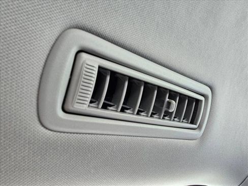 Used 2021 Toyota Highlander LE FWD image 16