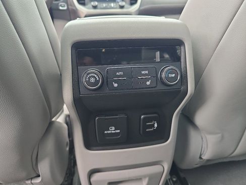 Used 2018 GMC Acadia SLT image 27