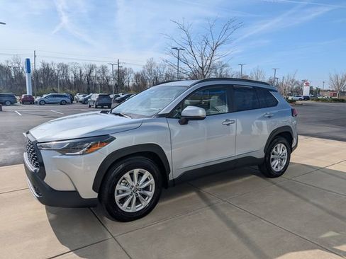 Used 2023 Toyota Corolla Cross LE w/ Moonroof Package image 3