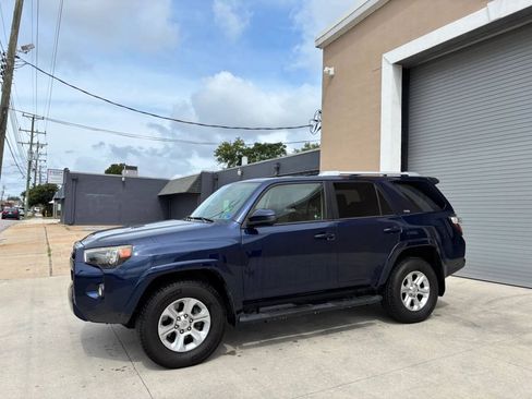 Used 2014 Toyota 4Runner SR5 AWD/4WD image 2