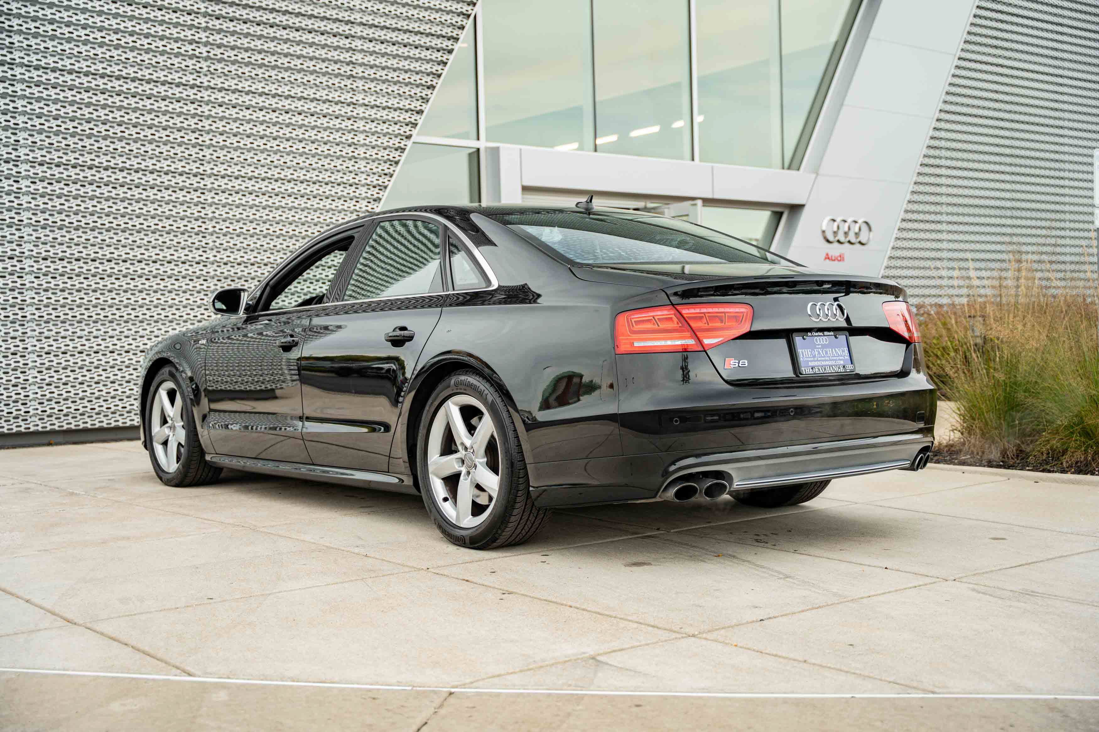 Used 2014 Audi S8 AWD/4WD image 3