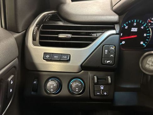 Used 2019 GMC Yukon SLT w/ Graphite Performance Edition AWD/4WD image 19