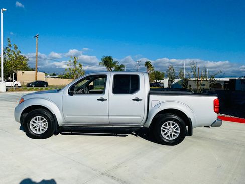 Used 2019 Nissan Frontier SV image 13