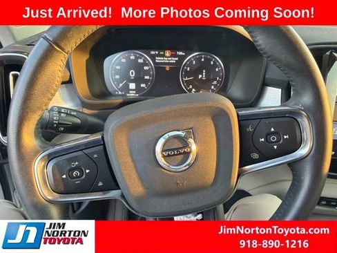 Used 2021 Volvo XC40 T5 Momentum w/ Protection Package Premier AWD/4WD image 11