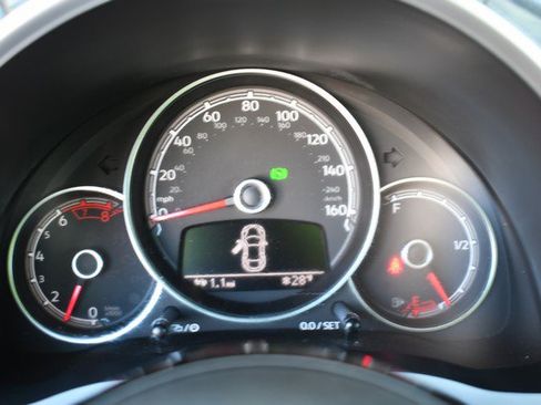 Used 2018 Volkswagen Beetle S image 31