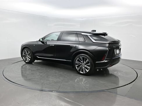 Used 2026 Cadillac Lyriq Signature Luxury w/ Nappa Leather Package AWD/4WD image 3