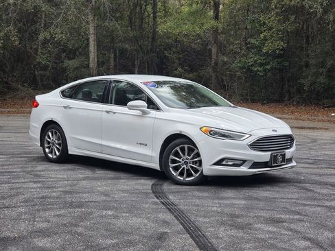 Used 2017 Ford Fusion SE w/ Equipment Group 602A image 1