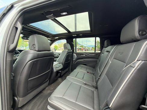 Used 2023 Cadillac Escalade ESV Sport w/ LPO, ONYX Package AWD/4WD image 11