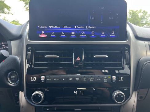 Used 2023 Lexus GX 460 Premium w/ Accessory Package AWD/4WD image 4