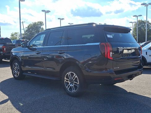 New 2025 Ford Expedition Active image 5