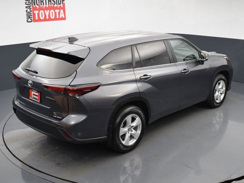 Used 2024 Toyota Highlander LE AWD/4WD image 22