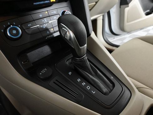 Used 2018 Ford Focus SE w/ SE Appearance Package image 24