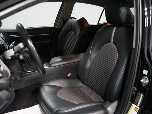 Certified 2020 Toyota Camry SE image 24