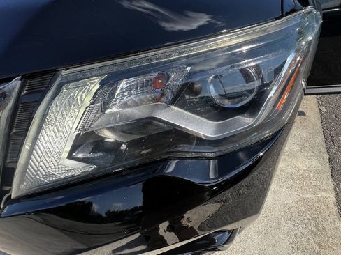 Used 2017 Nissan Pathfinder SL FWD image 19