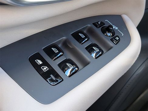 New 2026 Volvo XC90 B6 Plus w/ Protection Package Premier image 28