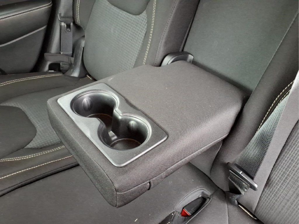 Used 2015 Jeep Cherokee Latitude w/ Cold Weather Group FWD image 31