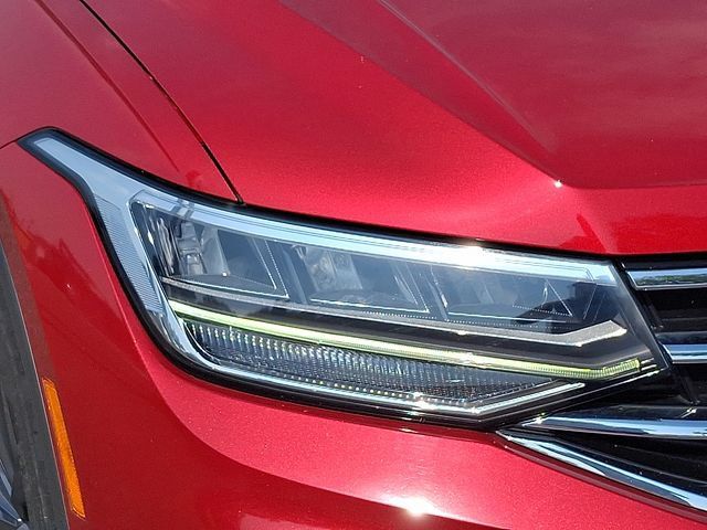 Used 2022 Volkswagen Tiguan SE AWD/4WD image 9