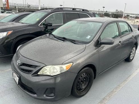 Used 2012 Toyota Corolla LE image 2