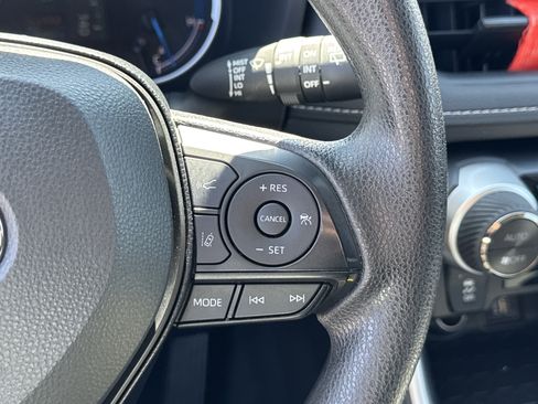 Used 2025 Toyota RAV4 XLE w/ Convenience Package image 26