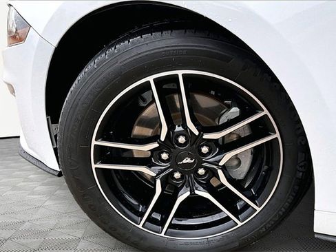 Used 2022 Ford Mustang Premium image 8