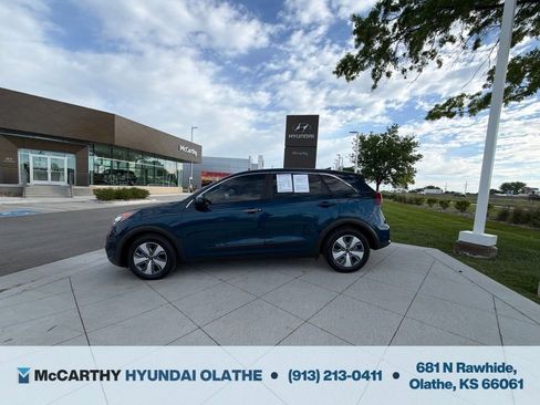Used 2019 Kia Niro LX FWD image 2