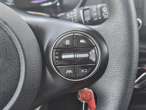 Used 2025 Kia Soul LX w/ LX Technology Package FWD image 28