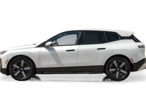 Used 2022 BMW iX xDrive50 w/ Sport Package AWD/4WD image 11