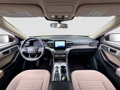 Used 2020 Ford Explorer XLT image 16