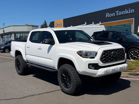 Used 2023 Toyota Tacoma TRD Sport w/ Advanced Technology Package AWD/4WD image 2