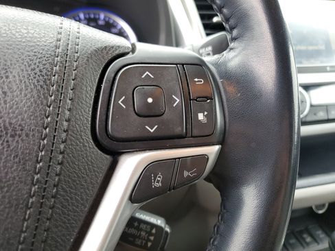 Used 2018 Toyota Highlander XLE image 15