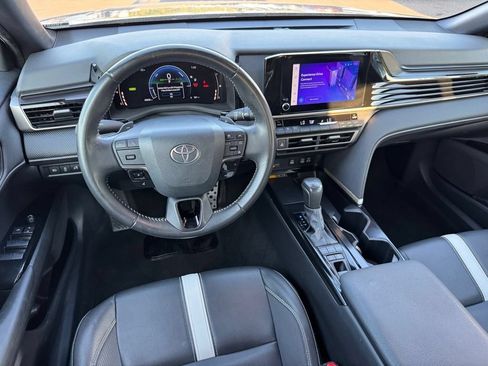 Used 2025 Toyota Camry SE FWD image 14