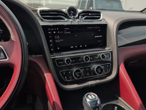 Used 2022 Bentley Bentayga AWD/4WD image 8