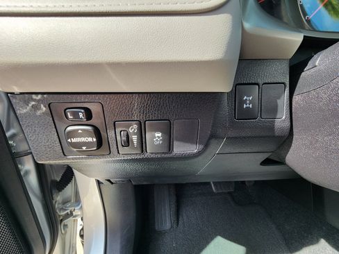 Used 2014 Toyota RAV4 LE image 16