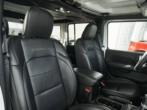 Used 2023 Jeep Wrangler Unlimited Sahara image 28