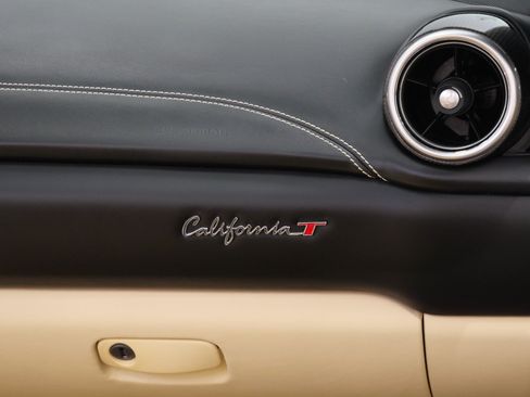 Used 2015 Ferrari California T RWD image 38