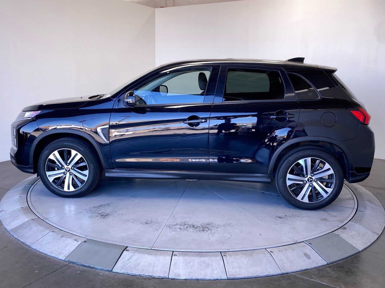 Used 2025 Mitsubishi Outlander Sport AWD image 2