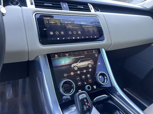 Used 2020 Land Rover Range Rover Sport HSE image 30
