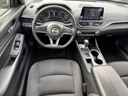 Used 2024 Nissan Altima 2.5 SV image 7