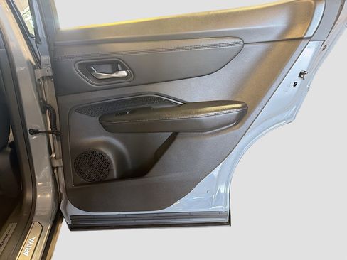 Used 2024 Nissan Ariya AWD image 31