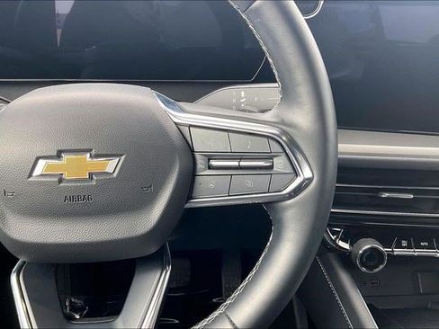 Used 2025 Chevrolet Traverse LT image 21