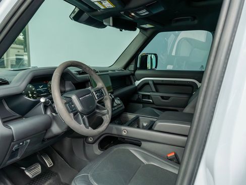 Used 2023 Land Rover Defender 110 image 10