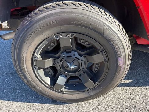 Used 2015 Jeep Wrangler Unlimited Sahara image 18