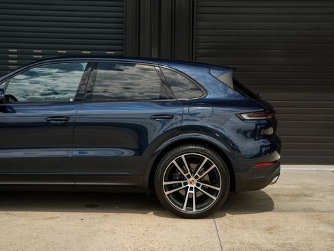 Certified 2025 Porsche Cayenne E-Hybrid image 12