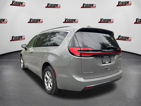 Used 2023 Chrysler Pacifica Limited AWD/4WD image 7