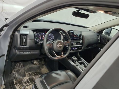 Used 2023 Nissan Pathfinder SL AWD/4WD image 10