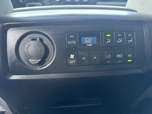 Used 2018 Toyota Sequoia SR5 AWD/4WD image 21