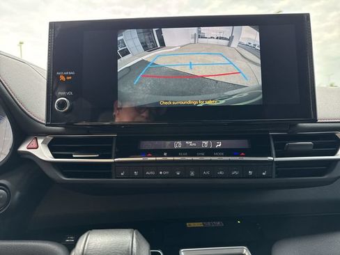 Used 2025 Toyota Sienna XSE w/ XSE Premium Package FWD image 22