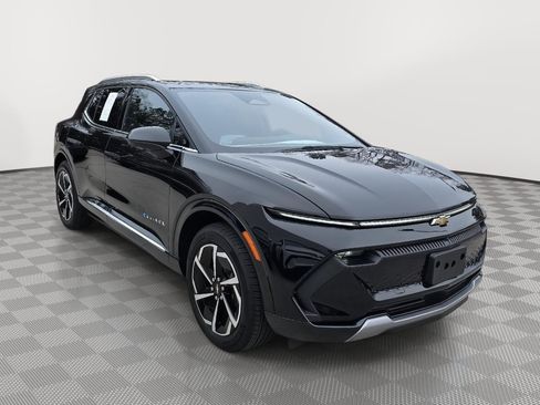 Used 2025 Chevrolet Equinox EV LT image 3